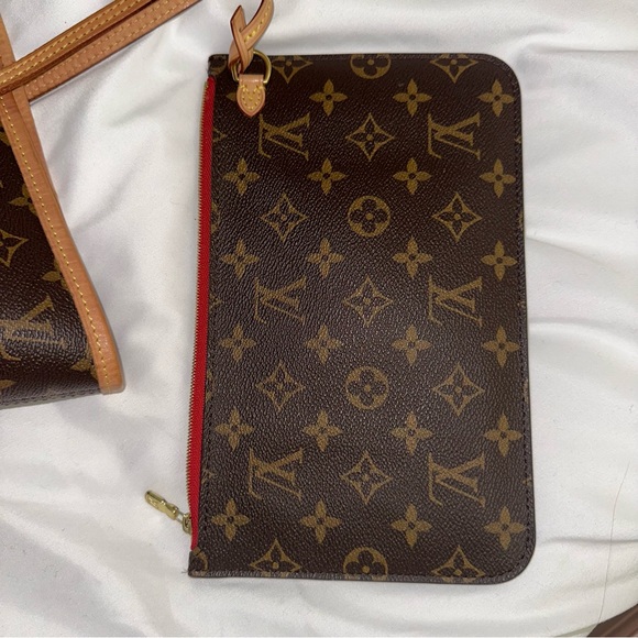 Louis Vuitton Neverfull MM - Picture 11 of 16